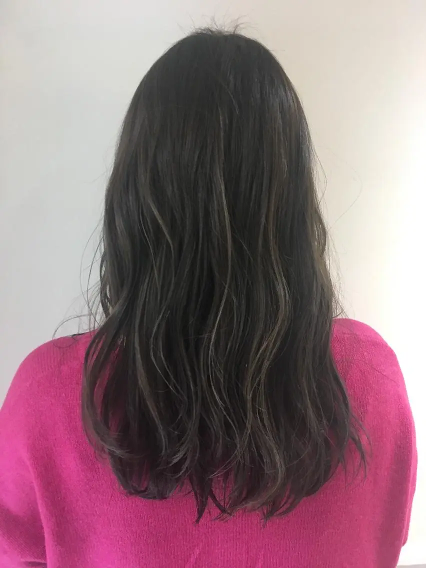ロング カラー 透明感カラー ハイライトカラー 外国人風カラー ハイライト カット ヘアカラー トリートメント 🌿椿 夢来🌿のヘアスタイル