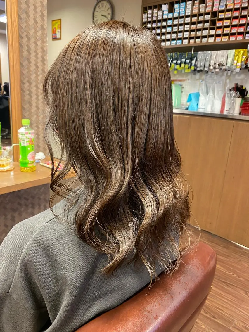 セミロング カラー liL hair サトウリョウタのヘアスタイル