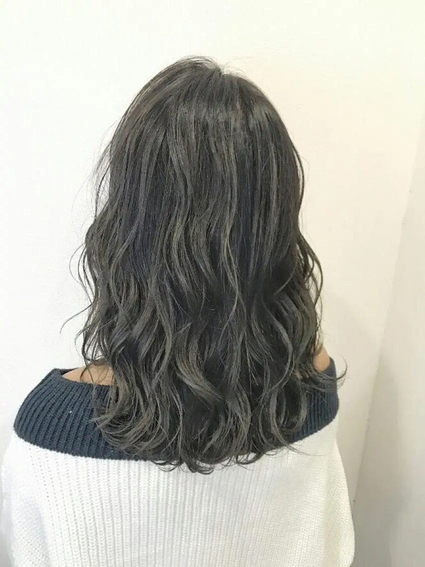 セミロング カラコレ難波 sakamotoのヘアスタイル
