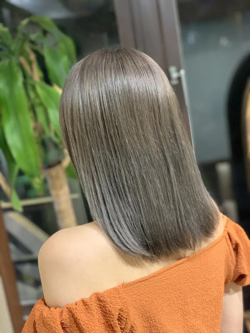 ミディアム カラー アッシュ ベージュカラー ハイトーン得意😍 Lumiereのヘアスタイル