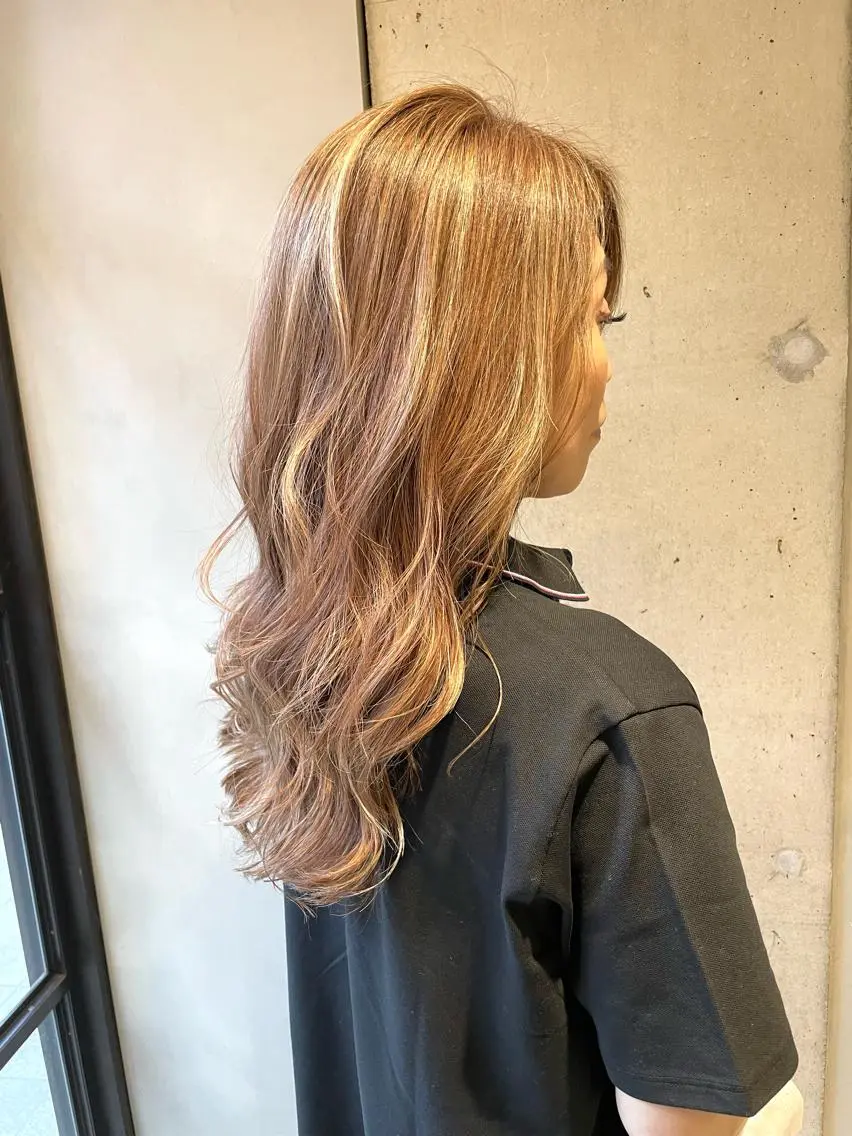 ロング カラー ヘアカラー トリートメント ハイライトが 得意なニキです😊のヘアスタイル