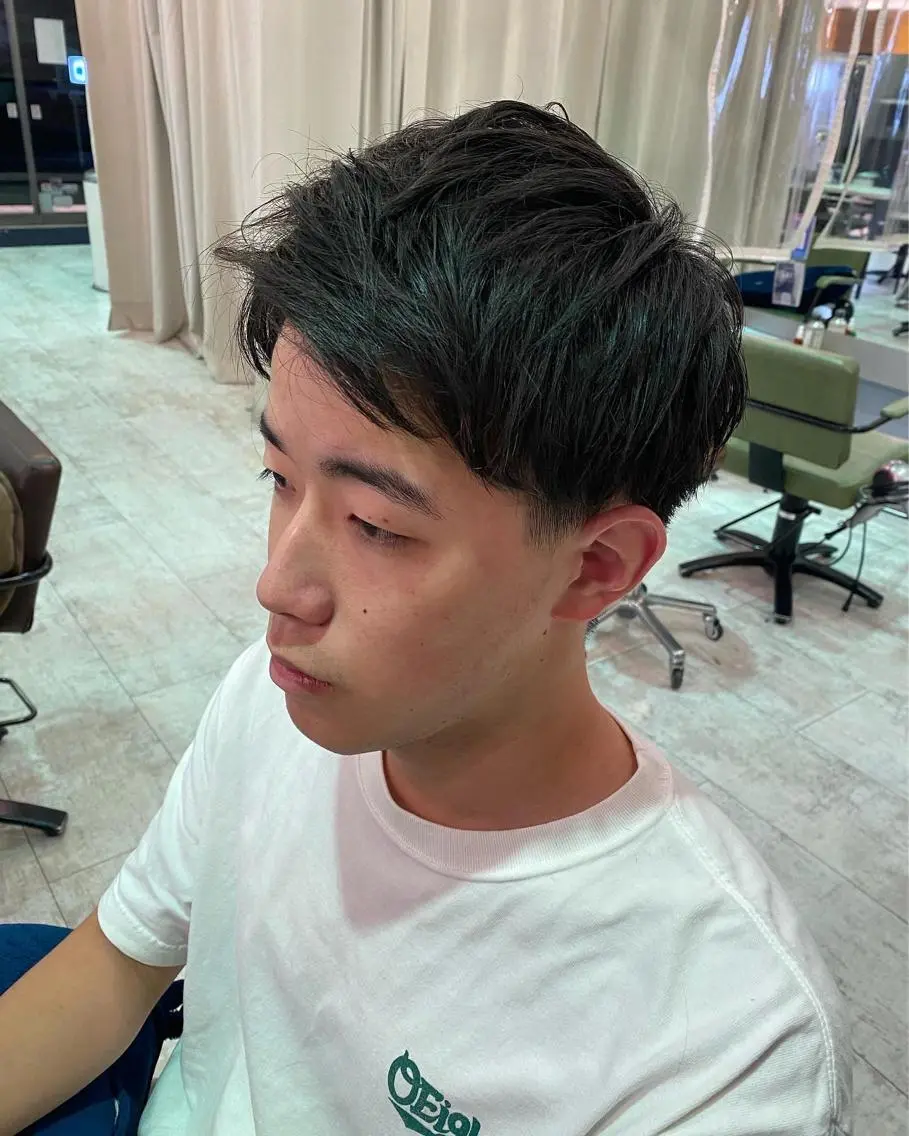 ショート メンズ アップバング 刈り上げ 佐々木 雪菜のヘアスタイル