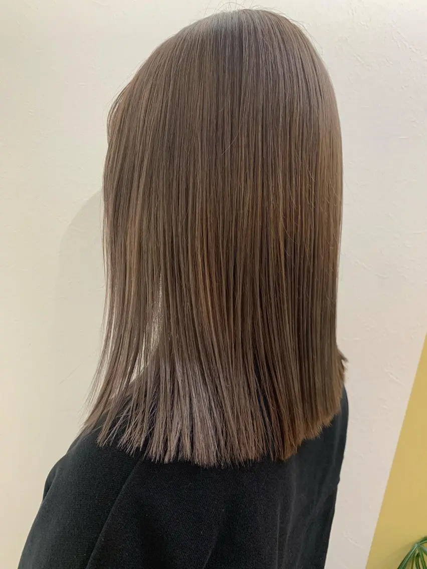 ミディアム カラー ブリーチ グレージュ hubhair レイヤー/透明感のヘアスタイル