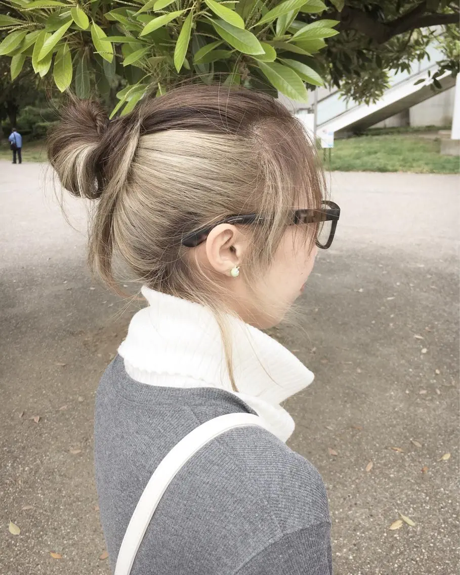 セミロング カラー ヘアアレンジ インナーカラー GLAD 萩原のヘアスタイル