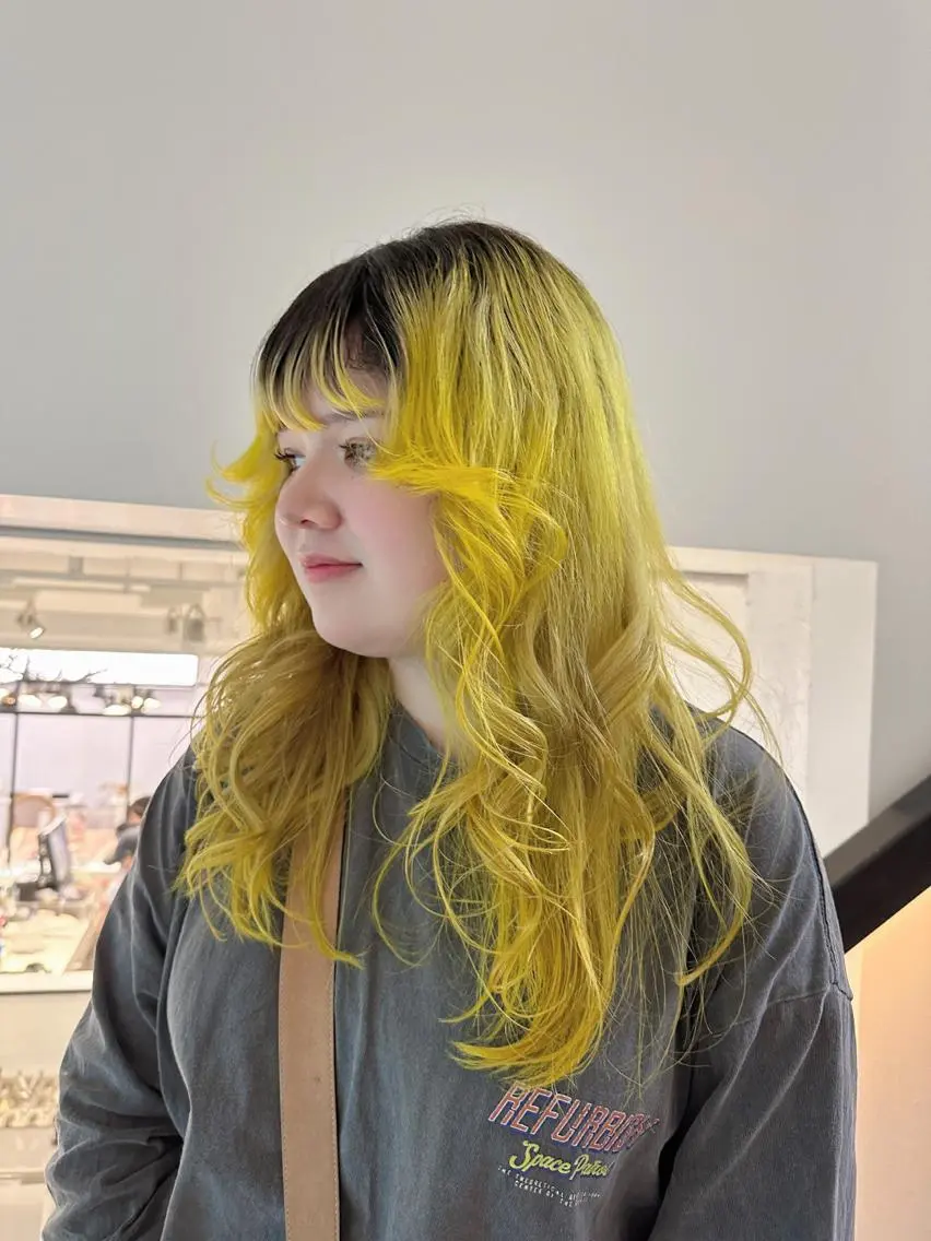 ロング カラー ヘアアレンジ デザインカラー ハイトーン特化 pepe🎀のヘアスタイル