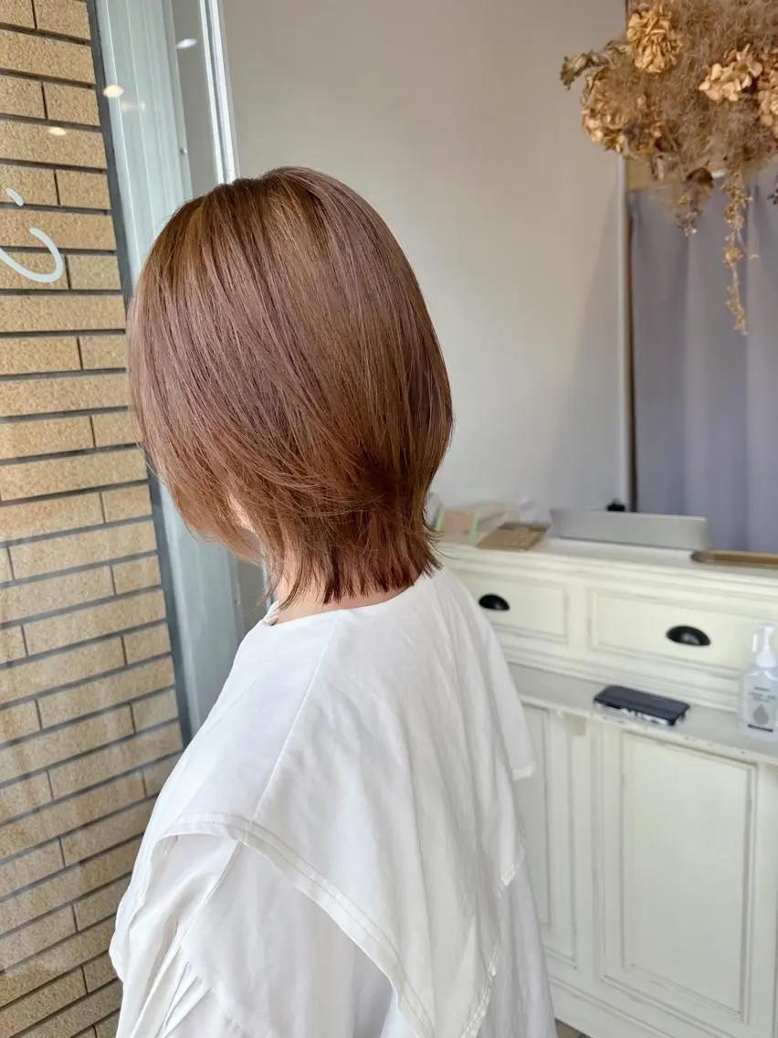 ミディアム カット ヘアカラー トリートメント ＨＩ ROのヘアスタイル