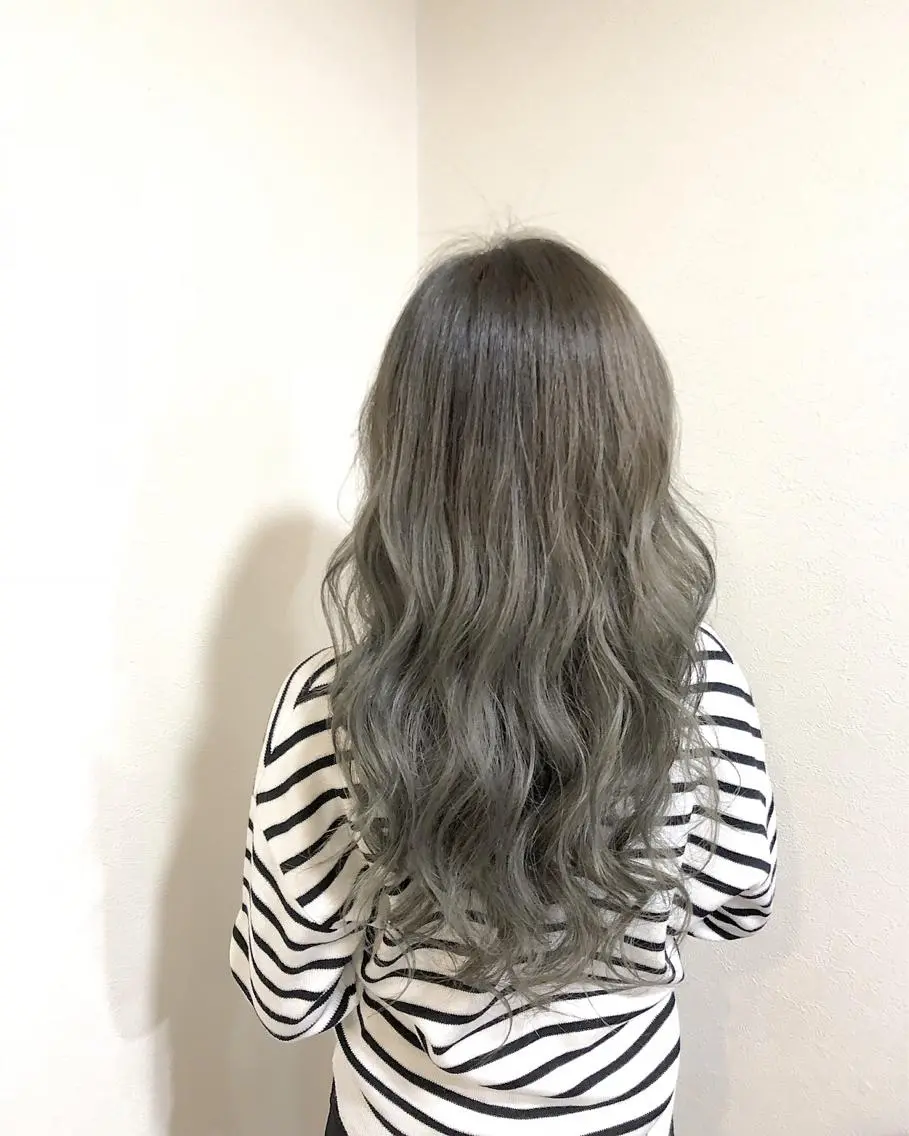 ロング アッシュ ヤマグチ ヒカルのヘアスタイル