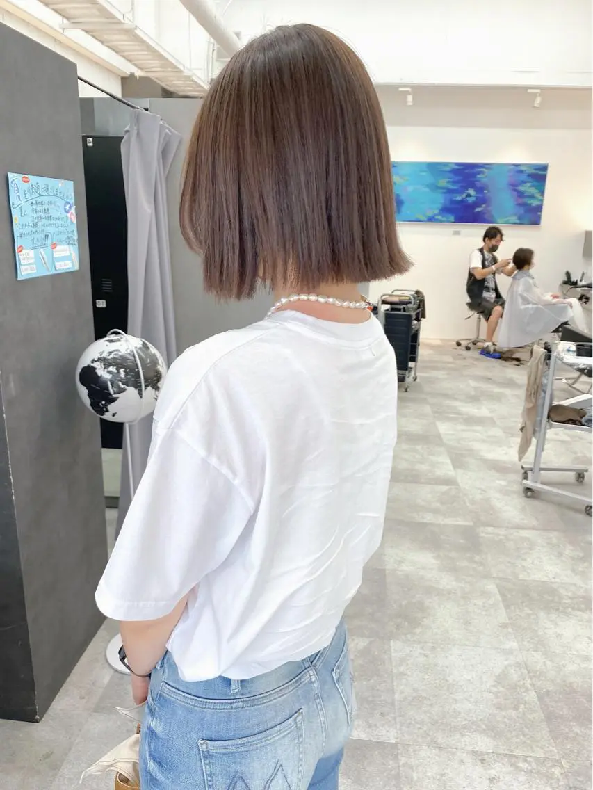 ミディアム カラー 韓国🇰🇷レイヤー カットオリーブカラーのヘアスタイル