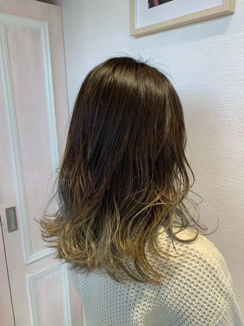 セミロング カラー パーマ ヘアアレンジ ネイル マツエク・マツパ レイヤー＆カラー 人気美容師倉崎涼のヘアスタイル