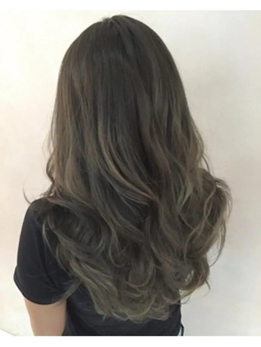 ロング ヘアカラー 黒木 健悟のヘアスタイル