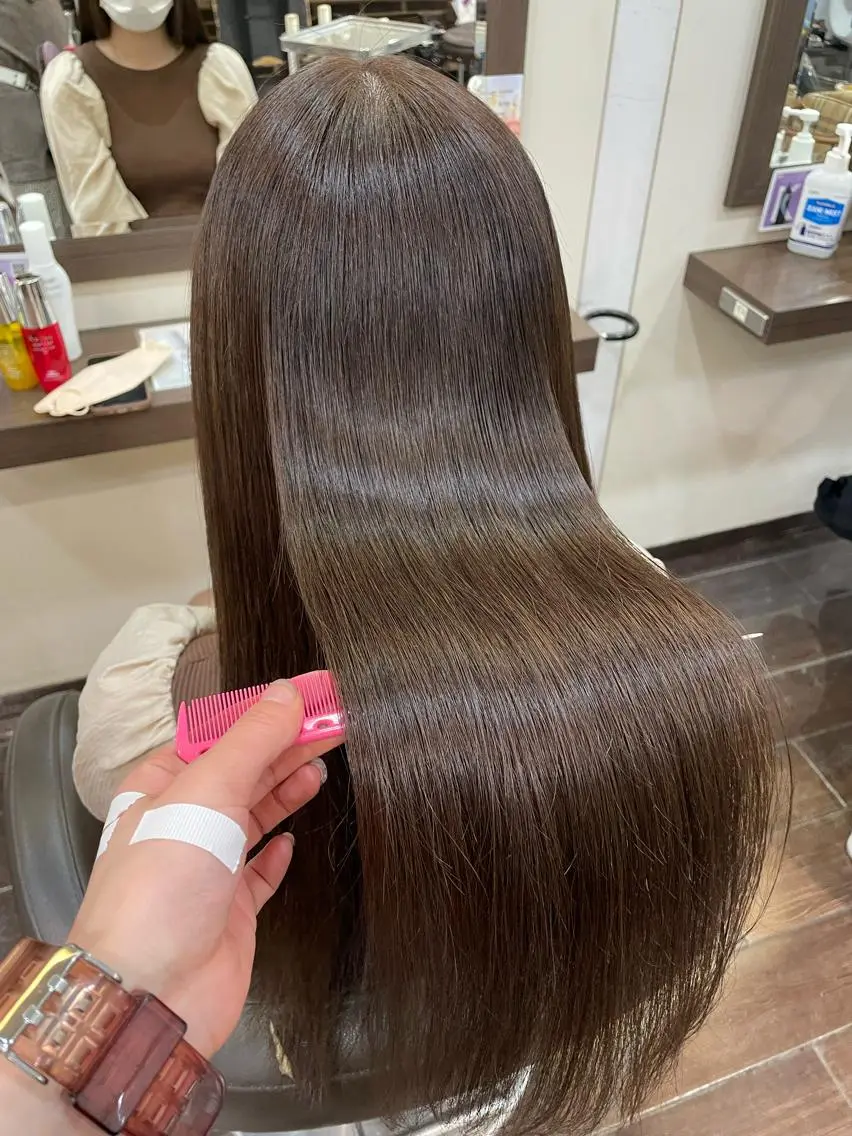 ロング aya/小顔レイヤー /柔らかカラーのヘアスタイル