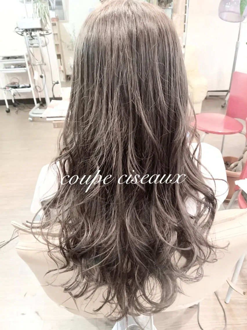 ロング カラー カット ヘアカラー coupe ciseauxのヘアスタイル