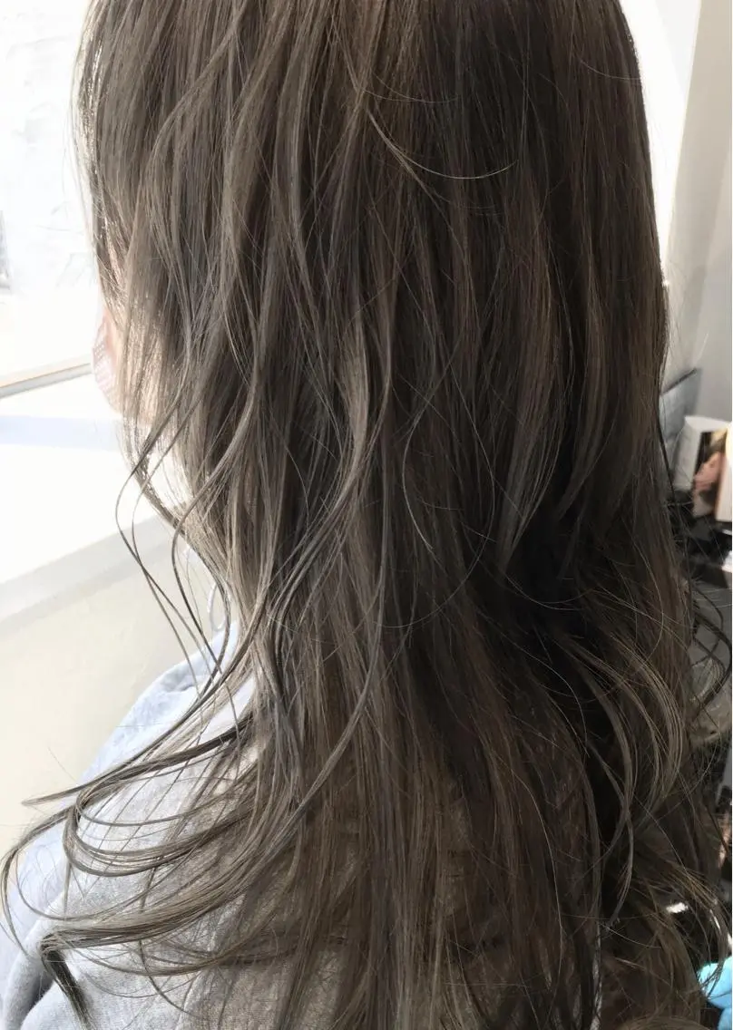 セミロング カラー ハイトーンカラー 川合 勇気のヘアスタイル