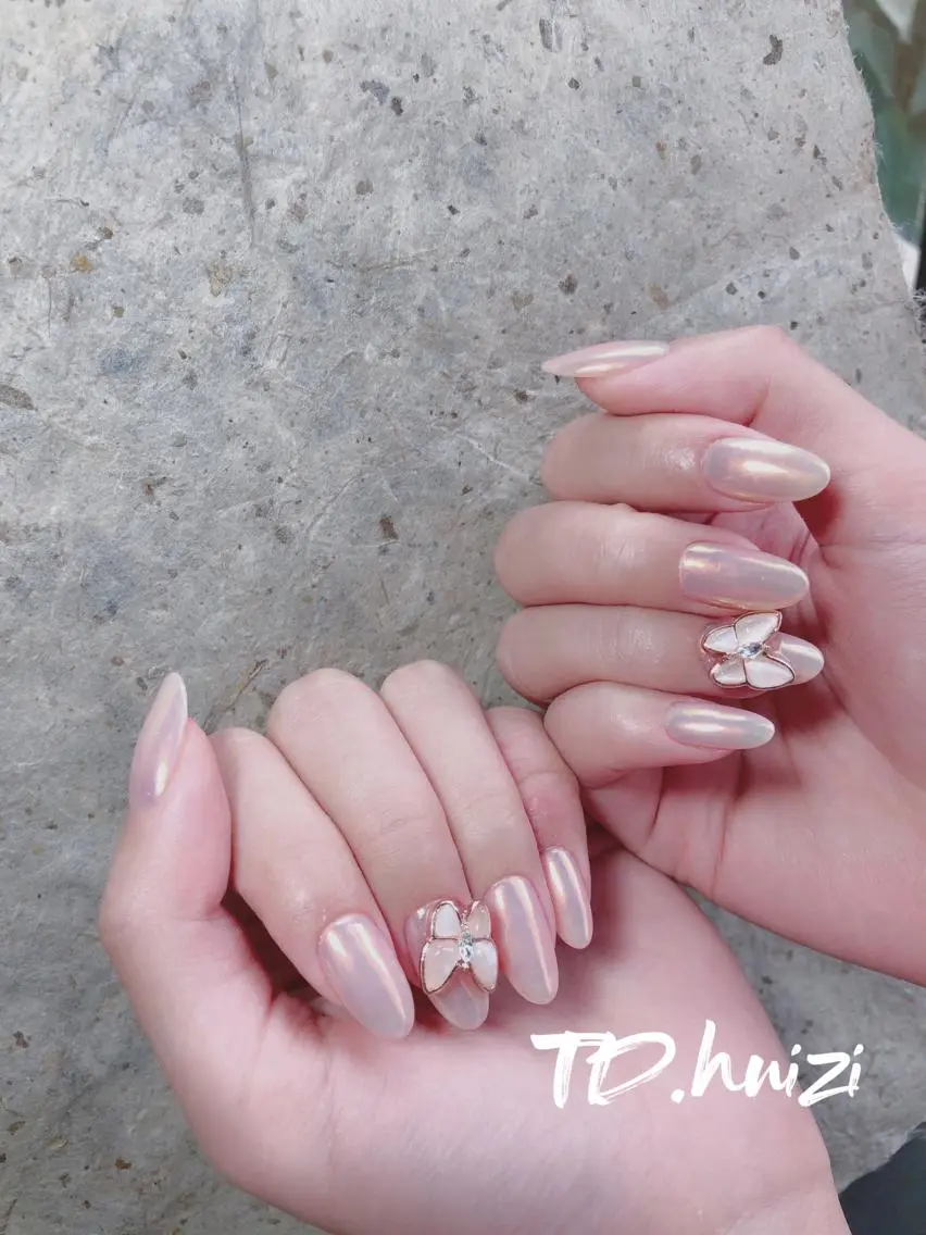ロング ハンドネイル めぐみのネイルサロン スタッフ練習のネイルデザイン