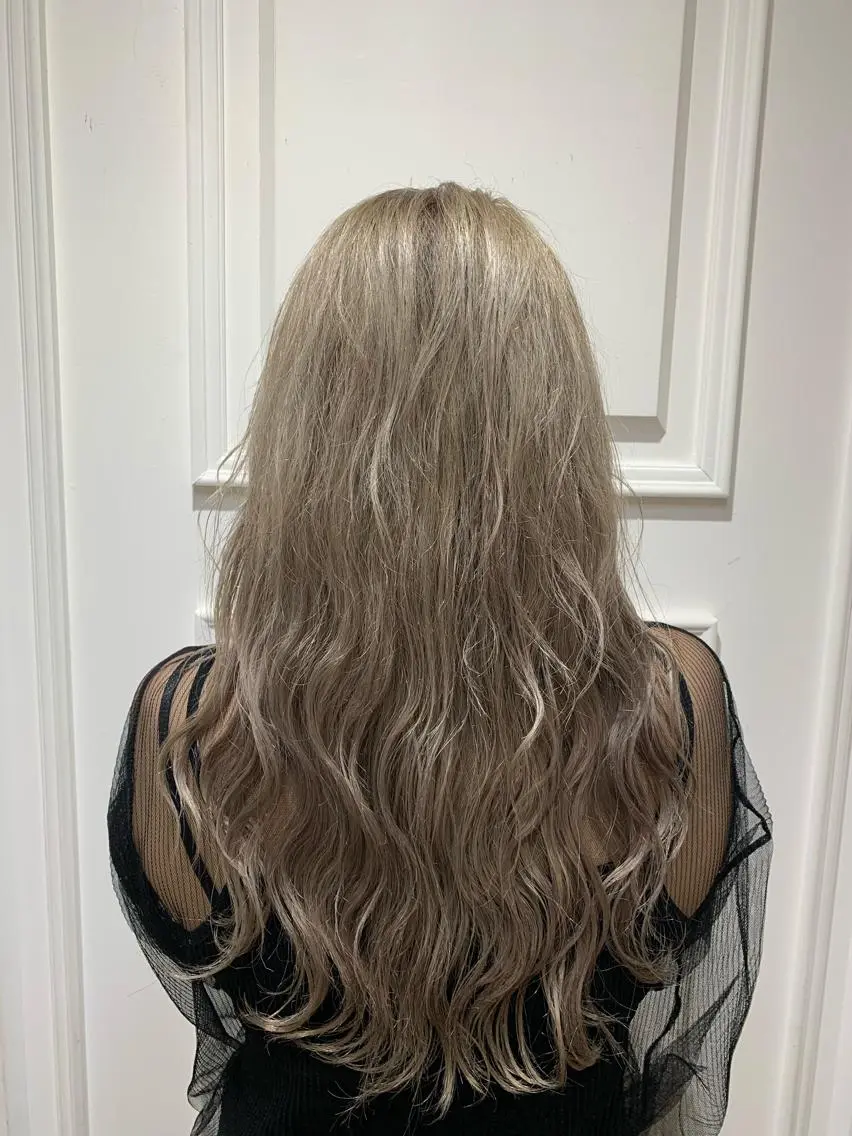 ロング カラー ベージュカラー ミルクティーベージュ ヘアカラー 乾かすだけで艶髪酸性 ストレート髙橋悠耶のヘアスタイル