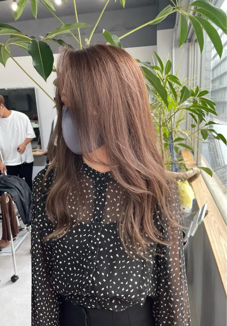 ミディアム カラー ピンクカラー カット ヘアカラー トリートメント レイヤーカット 西村あきやのヘアスタイル