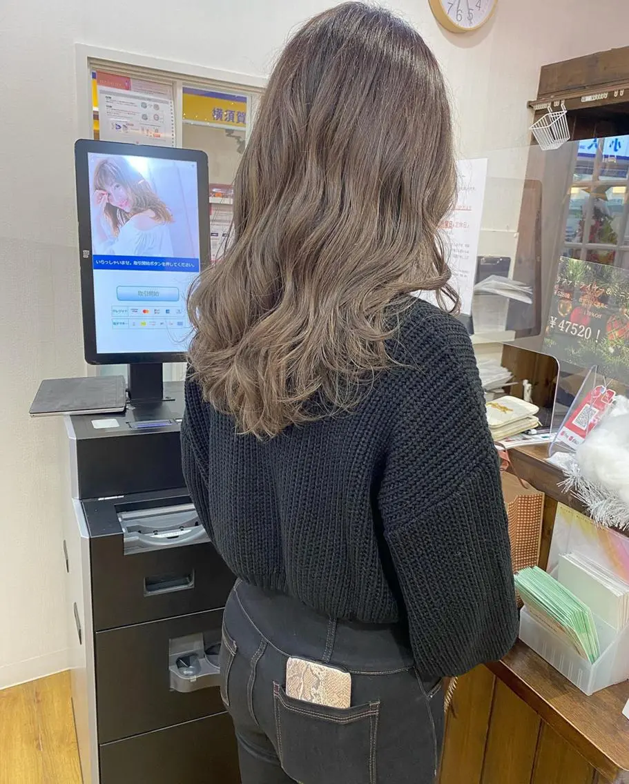 ロング カラー バレイヤージュ ブリーチ ハイトーンカラー 外国人風カラー レイヤーカット 横浜ブリーチムラ直し ハイトーン/ブリーチのヘアスタイル