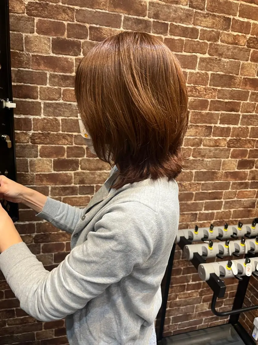 ミディアム カラー パーマ ヘアアレンジ メンズ キッズ ネイル マツエク・マツパ アイブロウ ミディアムパーマ メンズハイライト メンズパーマ ブラウンカラー ケアカラー 久木原 ゆりのヘアスタイル