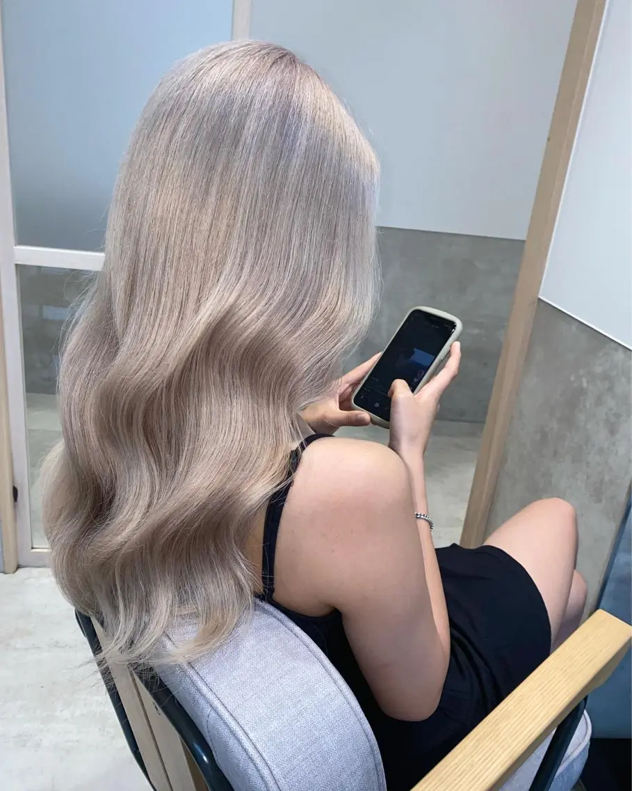 セミロング カラー ✨ブリーチ無し 透明感HIDEのヘアスタイル