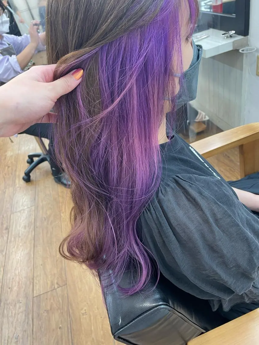 ロング パープルカラー 青木 優歩のヘアスタイル