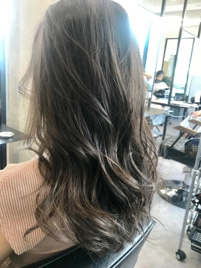 セミロング カラー グレージュ ハイライトカラー ハイライト 色気レイヤー& ショートはお任せ🌟のヘアスタイル