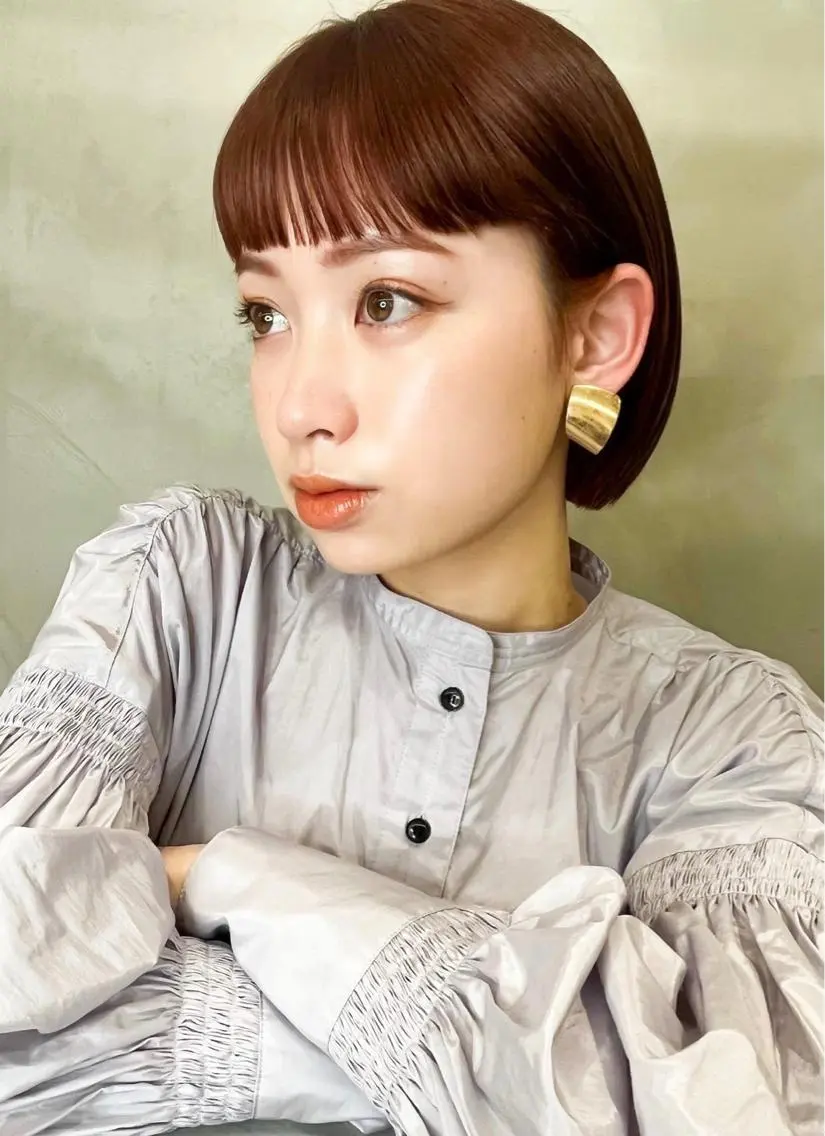 ショート ボブ オン眉 レイヤー縮毛矯正 ささきすずね💗のヘアスタイル