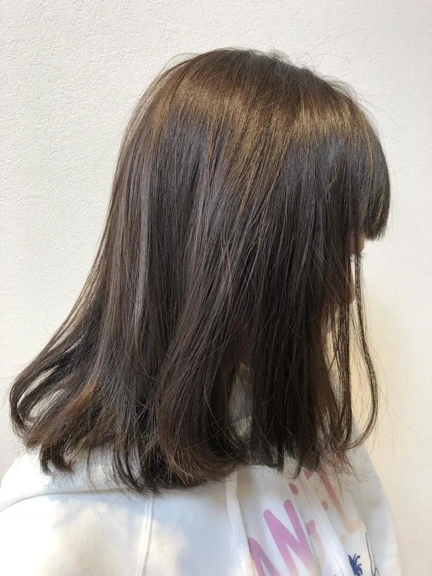 ミディアム カラー アディクシーカラー バレイヤージュ グレージュ レイヤーカット 似合わせ レイヤー須川のヘアスタイル