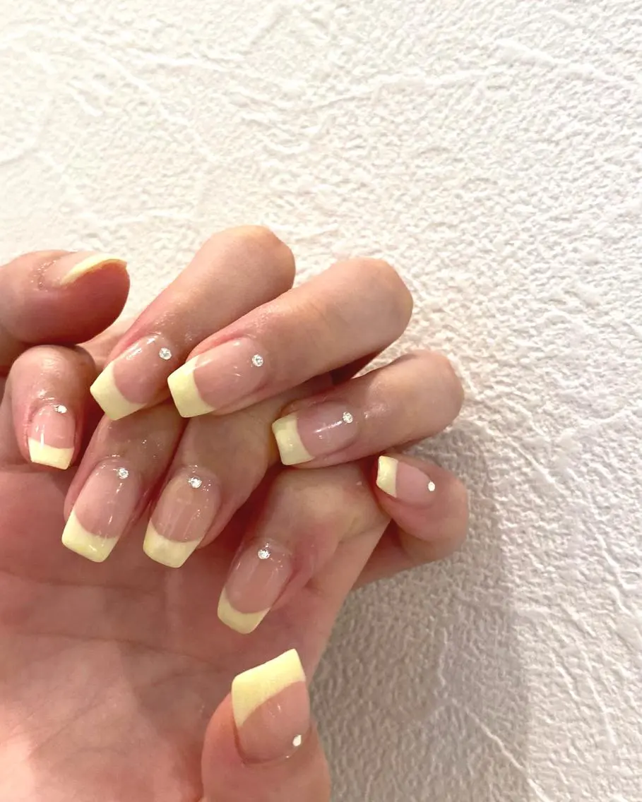 ネイル フレンチネイル ストーンネイル Ann nailのネイルデザイン