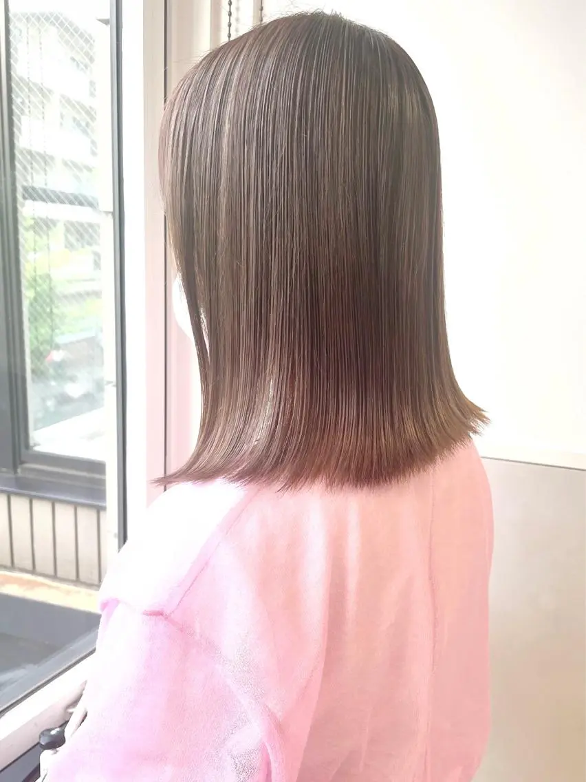 ミディアム カラー グレージュ カット ヘアカラー 齋藤 咲のヘアスタイル