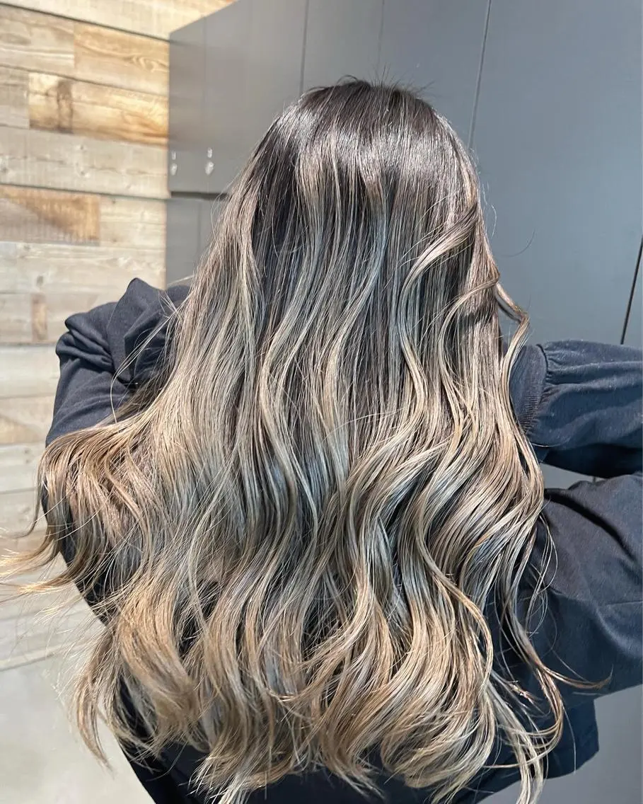 セミロング ハイライト レイヤーカット ヘアカラー トリートメント 🇺🇸ハイライト特 化美容師🇺🇸漆沢のヘアスタイル