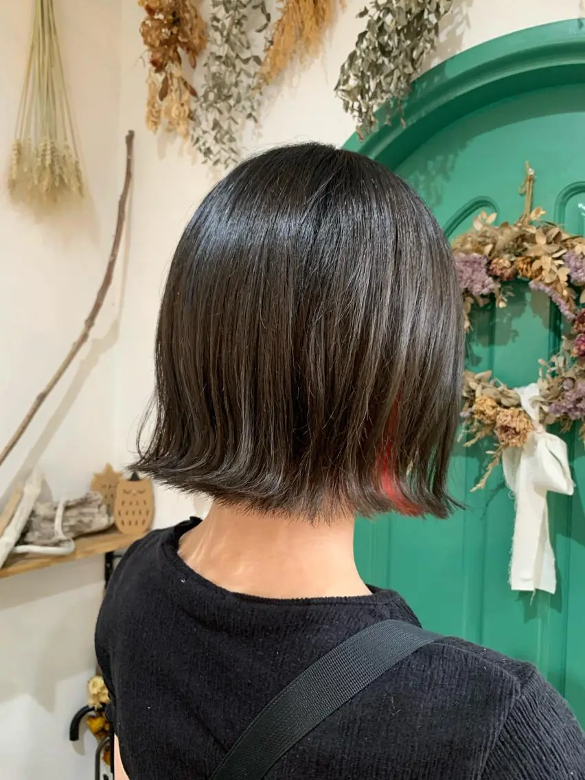 ショート カラー グレージュ レッドカラー カット ヘアカラー 佐藤 美咲のヘアスタイル