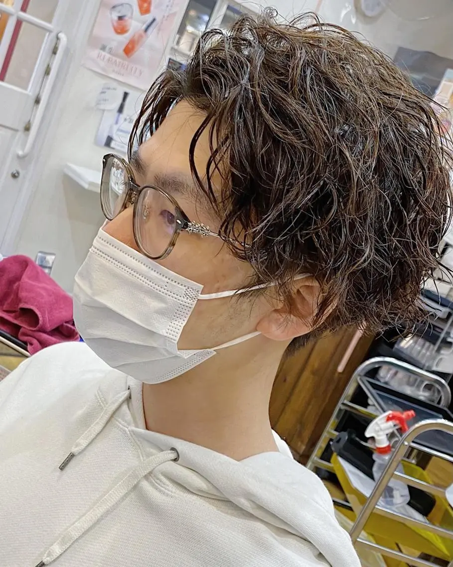 パーマ メンズ センターパート マッシュ メンズパーマ 学生（メンズ向け） メンズツイストパーマ 原田 涼矢のヘアスタイル
