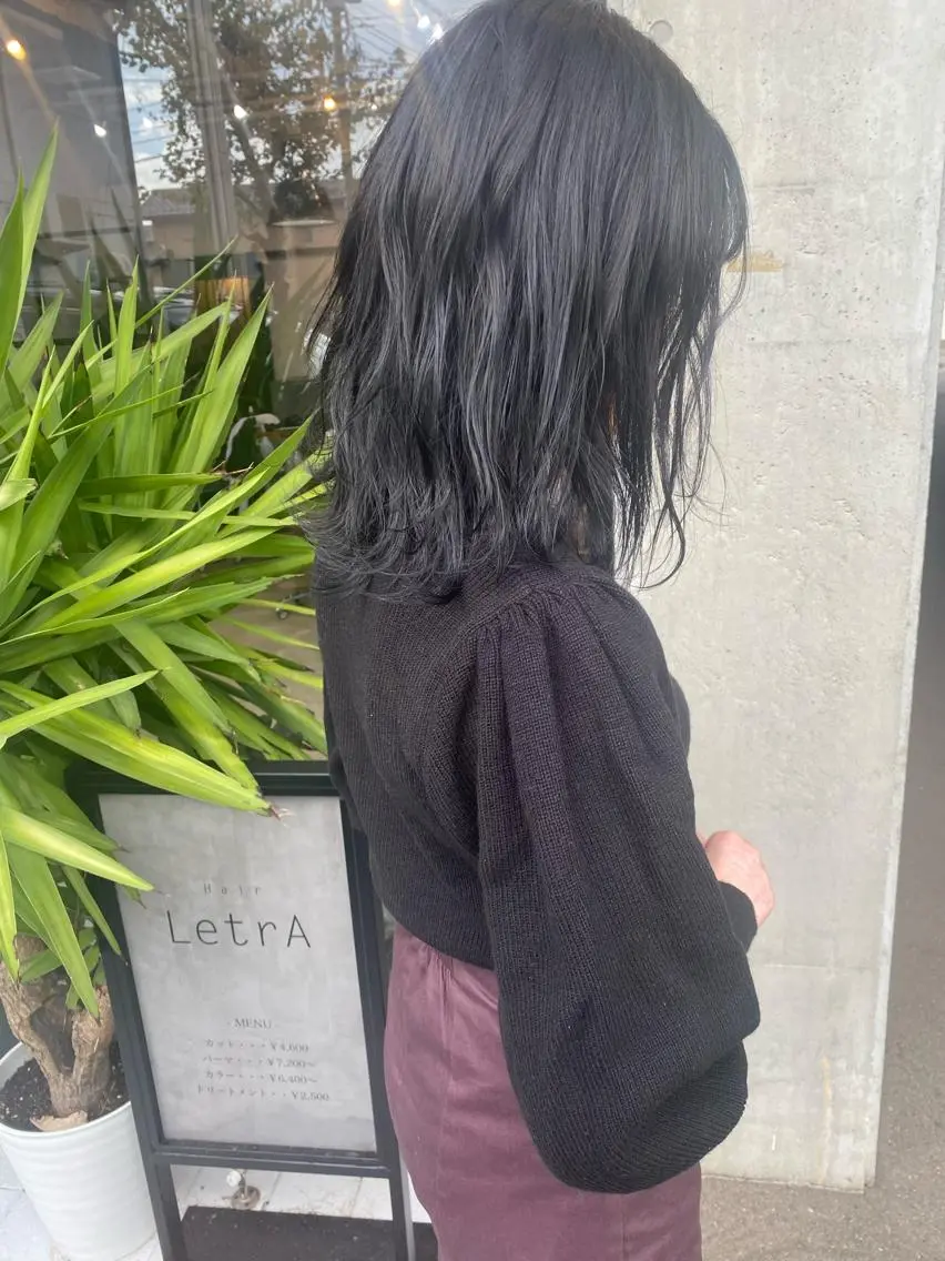 ミディアム カラー ブルーカラー ブルーグレー イタヤ マイカのヘアスタイル