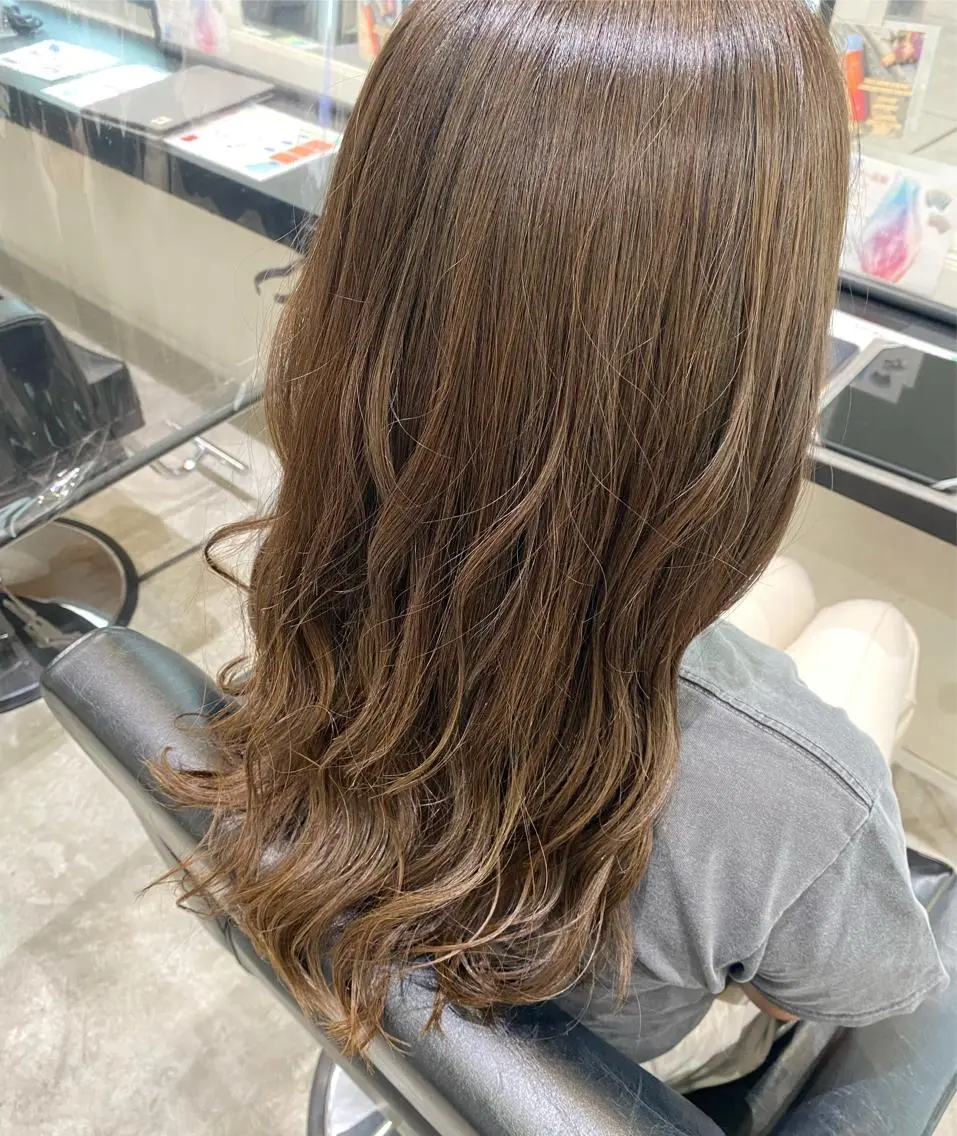 ロング カラー ブリーチ グレージュ ブリーチなしカラー 丸尾 沙弥香のヘアスタイル