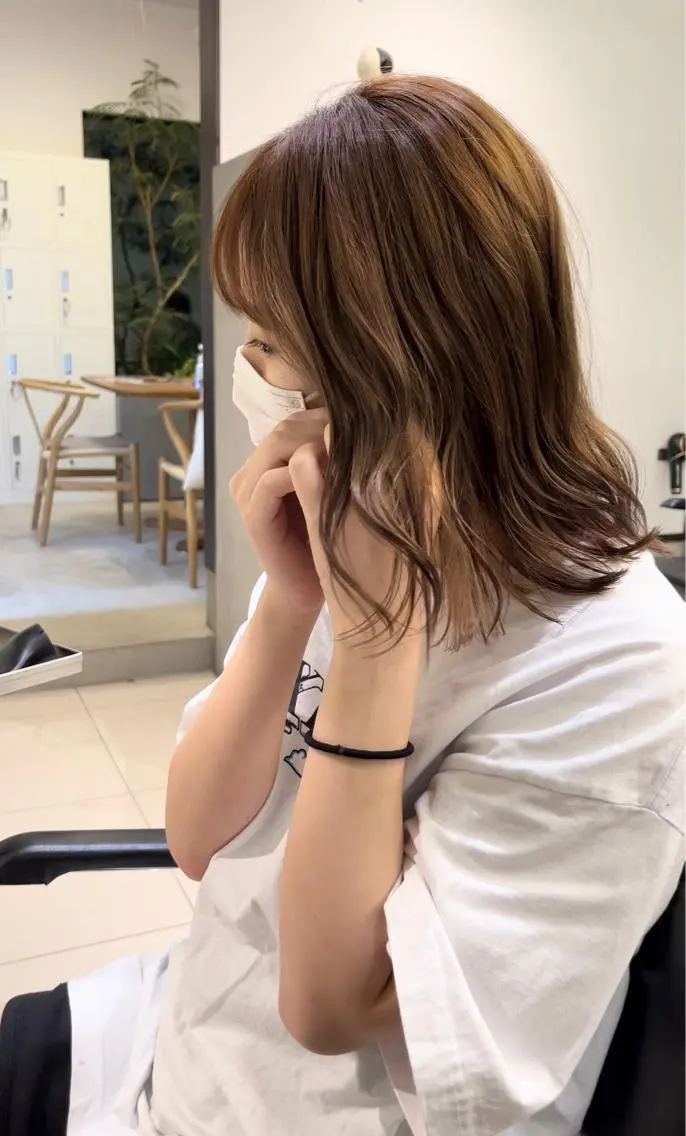 ミディアム カラー ベージュカラー ブリーチ 手塚 亮汰のヘアスタイル