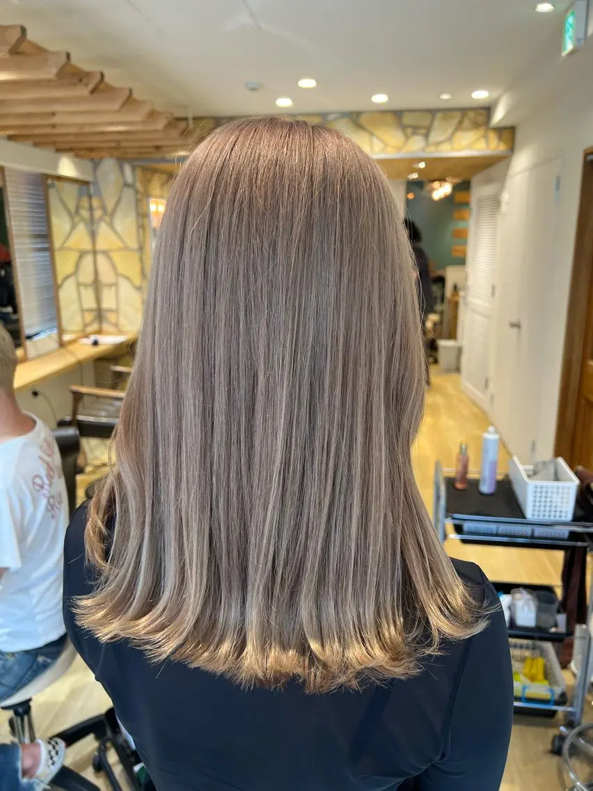 ミディアム ヘアカラー トリートメント 渋谷ハイトーン/ デザインカラー阿部のヘアスタイル