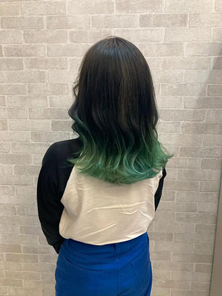 セミロング カラー ブリーチ Well‘s黒木🌿 レイヤー💎寒色のヘアスタイル
