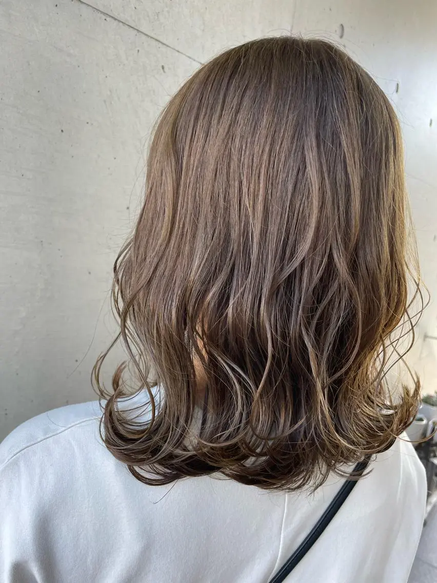 セミロング カラー ベージュカラー 外国人風カラー 秋元 菜摘のヘアスタイル