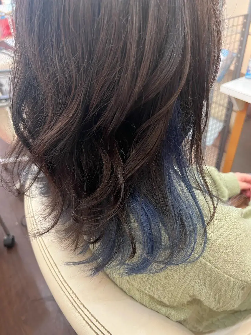 ミディアム カラー ブルーカラー インナーカラー ヘアカラー まさき✂︎ /ブリーチカラーのヘアスタイル