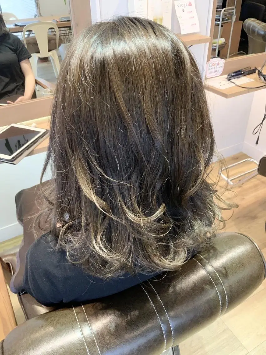 カラー アッシュ ベージュカラー ヘアカラー トリートメント 堀 望美のヘアスタイル