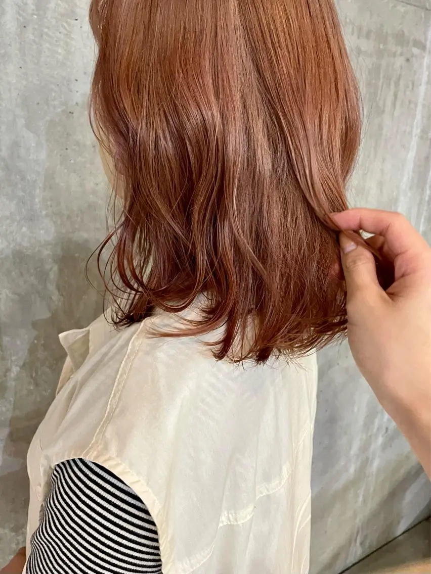 カラー ベージュカラー オレンジ オレンジベージュ ピンクカラー ピンクオレンジベージュ カット トリートメント ミルクティー× グレージュMOMOのヘアスタイル