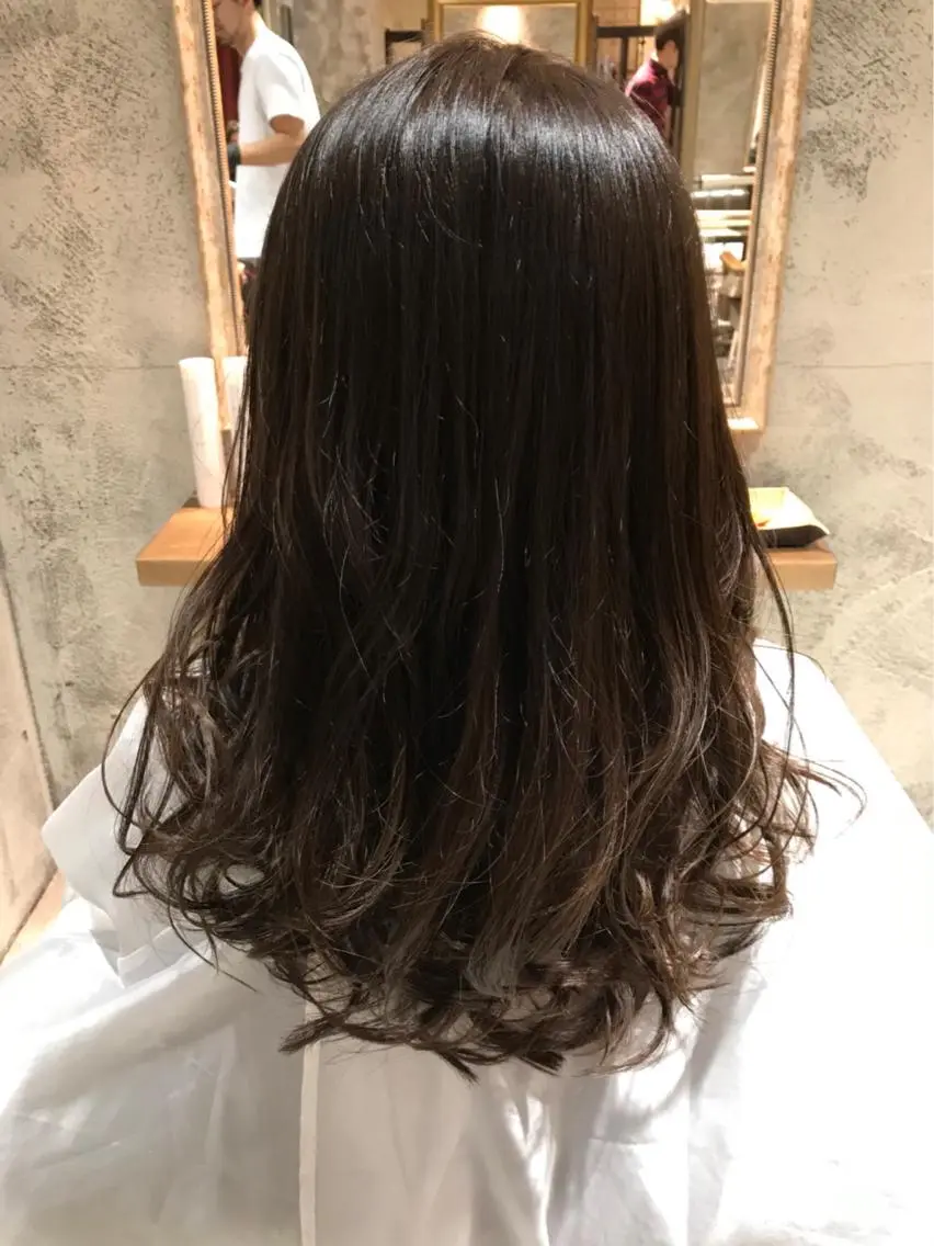 セミロング カラー アッシュ 小林 美央のヘアスタイル
