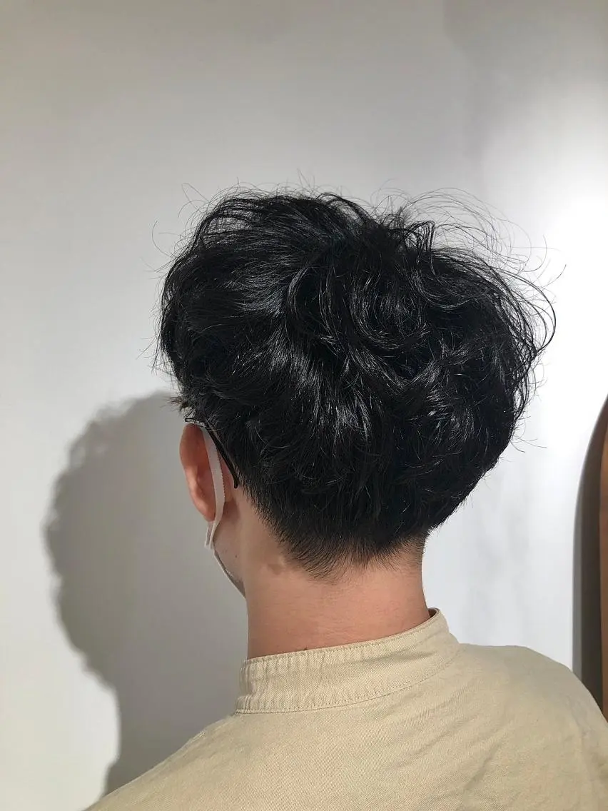 ショート パーマ メンズ アップバング ビジネス マッシュ メンズパーマ メンズツイストパーマ 高橋 英彦のヘアスタイル