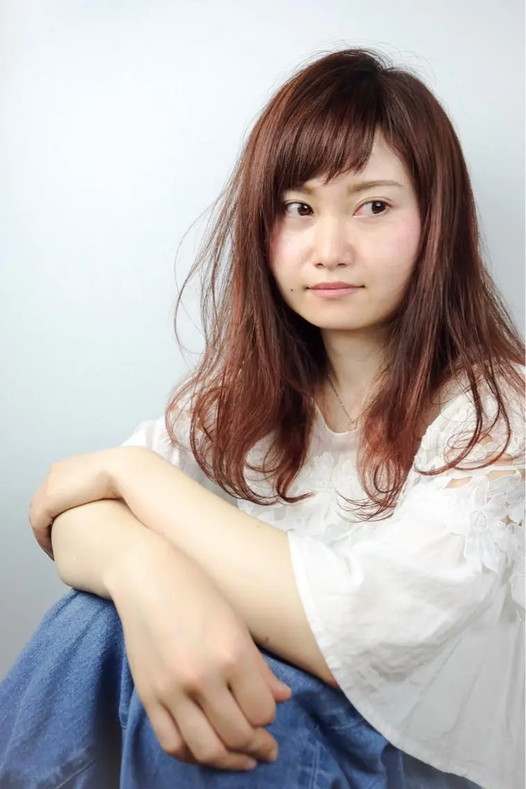 セミロング 佐山 眞紀のヘアスタイル