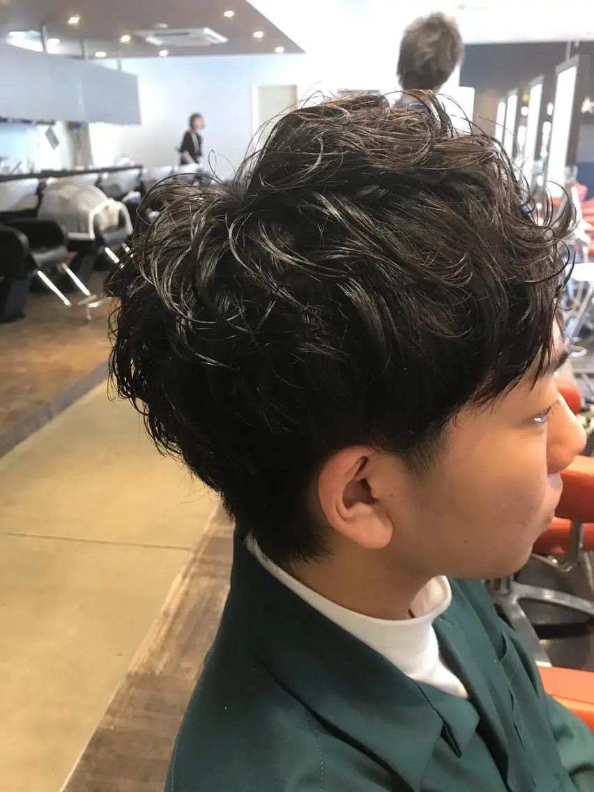 パーマ メンズ マッシュ メンズパーマ ツーブロック カット パーマ デザインカラー🌈 高木リョウのヘアスタイル