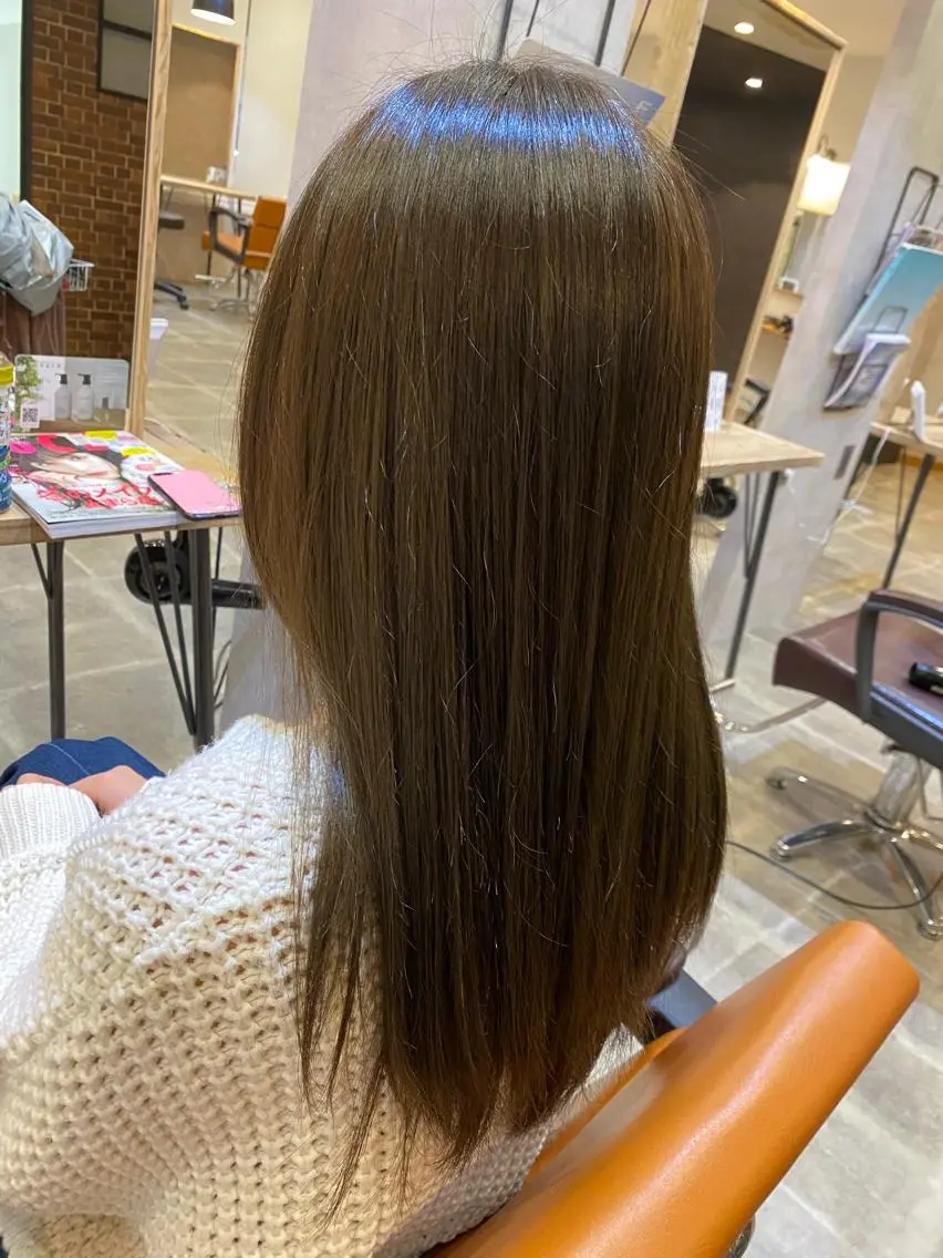 ロング カラー ベージュカラー オリーブベージュ KAITOH ATSUSHIのヘアスタイル