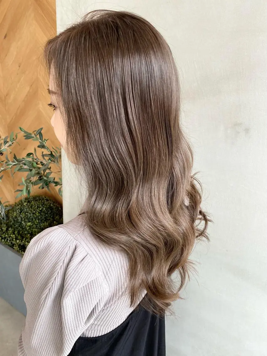 セミロング カラー ヘアアレンジ ネイル マツエク・マツパ インナーカラー くびれヘア 外国人風カラー 学生 レイヤーカット カット ヘアカラー トリートメント 夜23時まで予約🉑 reverieあきらのヘアスタイル