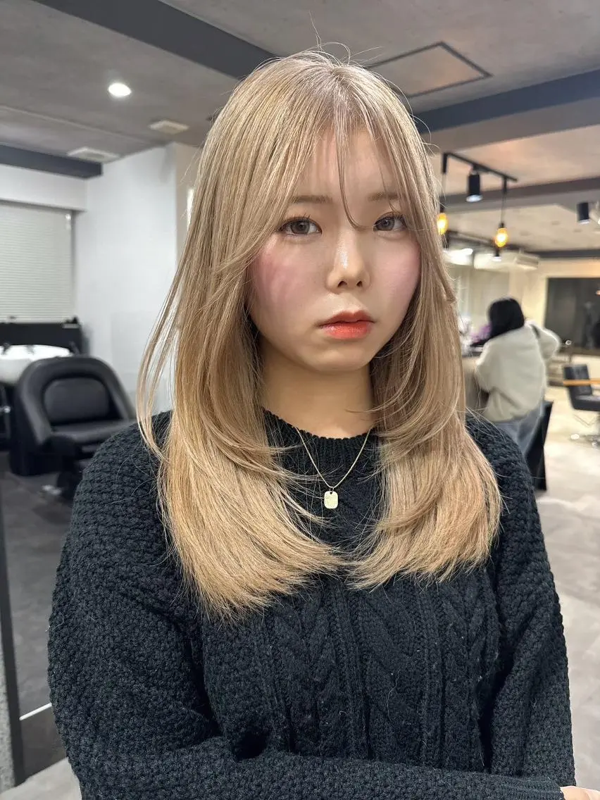 セミロング カラー 顔周りカット 艶髪ハイトーン✨ 🩷AMI🩷のヘアスタイル