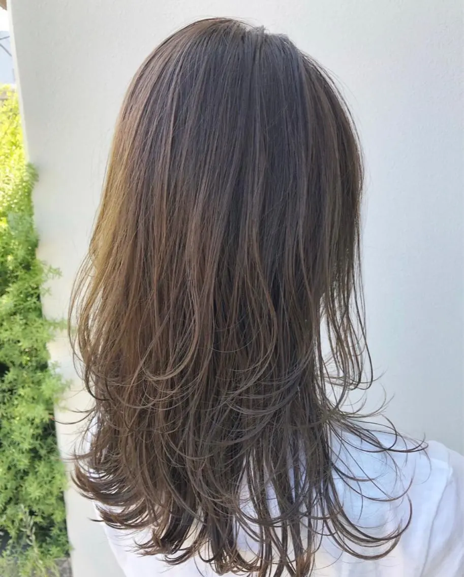 ロング レイヤーカット あべ しおりのヘアスタイル