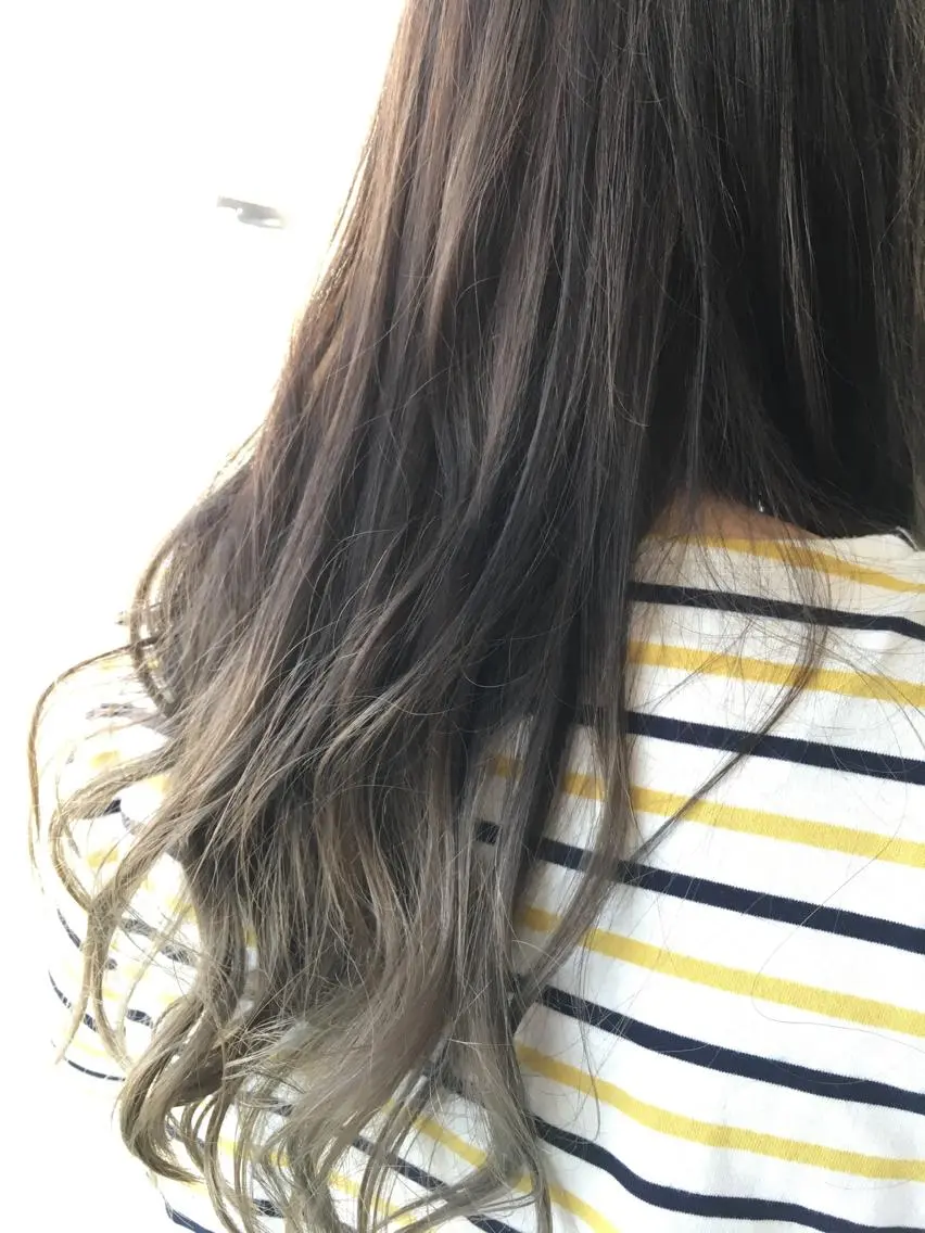 セミロング カラー パーマ 縮毛矯正 トリートメント 白髪ぼかしハイライト 柳川拓哉のヘアスタイル
